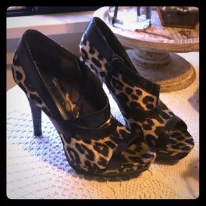 Leopard print Carlos Santana high heels